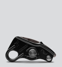 Load image into Gallery viewer, Mad Rock Safeguard Springless w/ carabiner