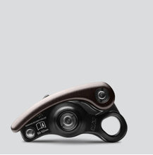 Load image into Gallery viewer, Mad Rock Safeguard Springless w/ carabiner